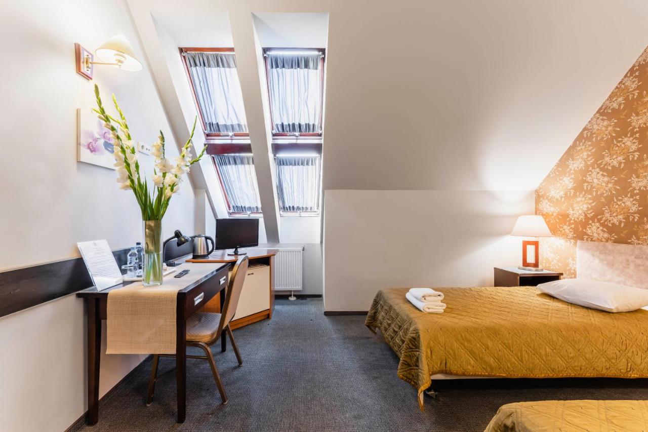 Hotel Pod Kasztanami Lublin Extérieur photo