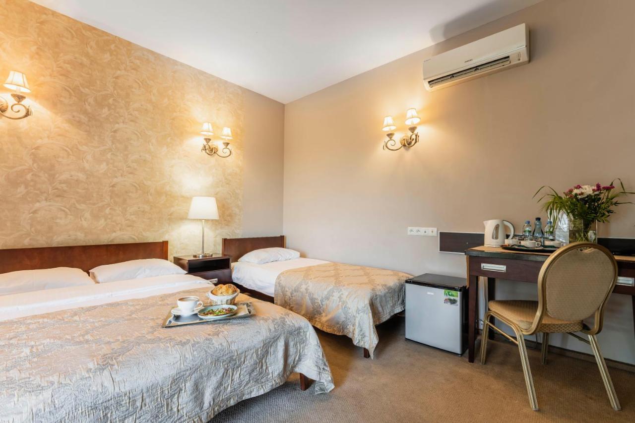 Hotel Pod Kasztanami Lublin Extérieur photo