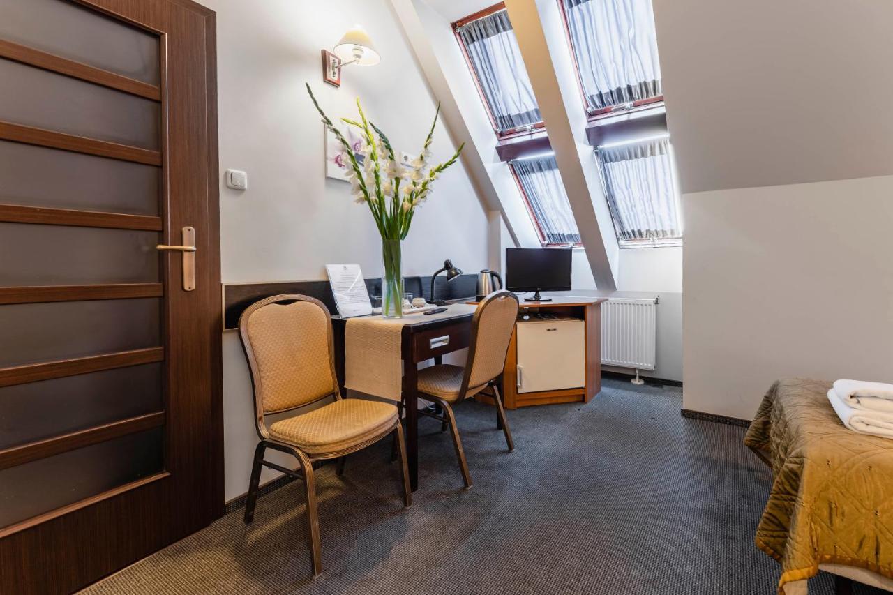 Hotel Pod Kasztanami Lublin Extérieur photo