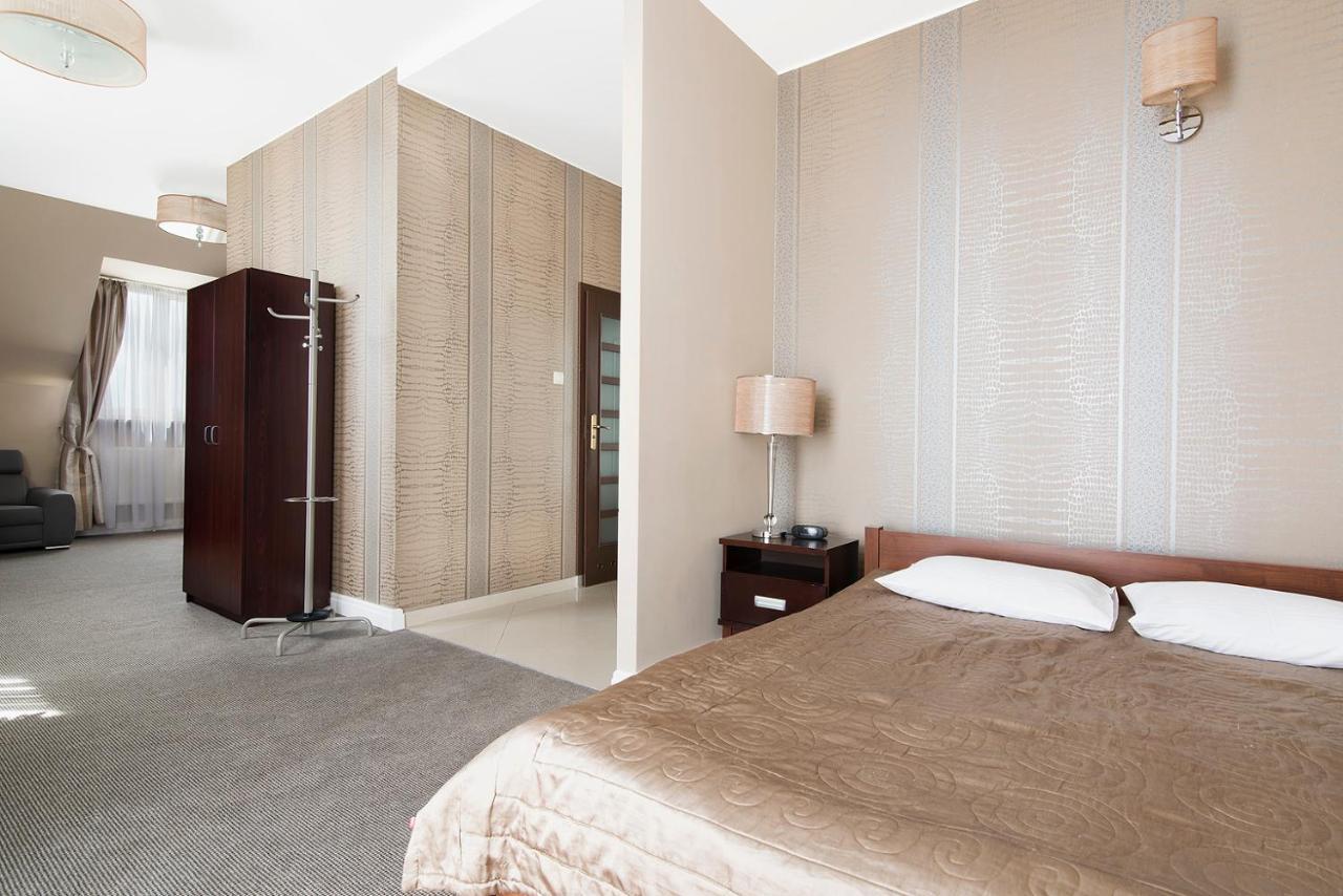 Hotel Pod Kasztanami Lublin Extérieur photo
