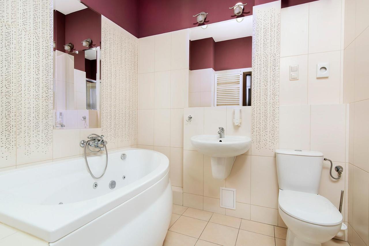 Hotel Pod Kasztanami Lublin Extérieur photo